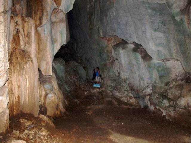 image 093-inside-phnom-chhnork-cave-jpg