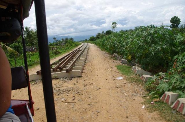 image 101-railway-track-to-nowhere-to-the-right-jpg