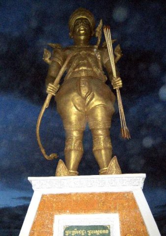 image 052-statue-of-sdach-korn-king-korn-jpg