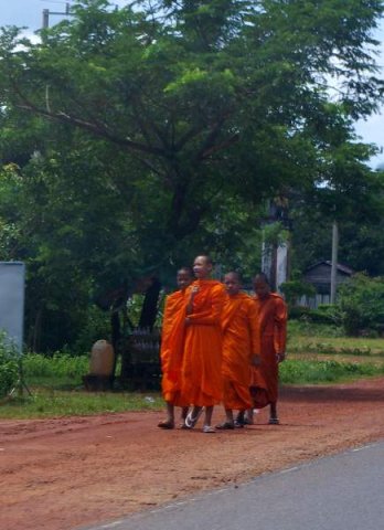 image 018-novice-buddhist-monks-jpg