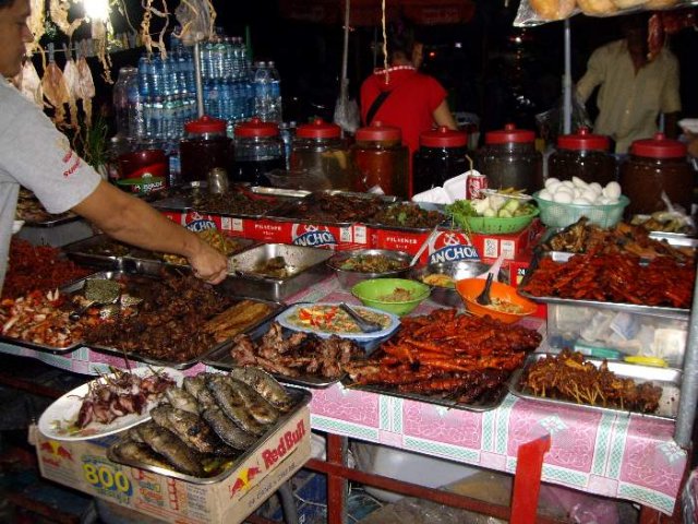 image 070-variety-of-local-delicasies-at-the-night-market-sihanoukville-jpg