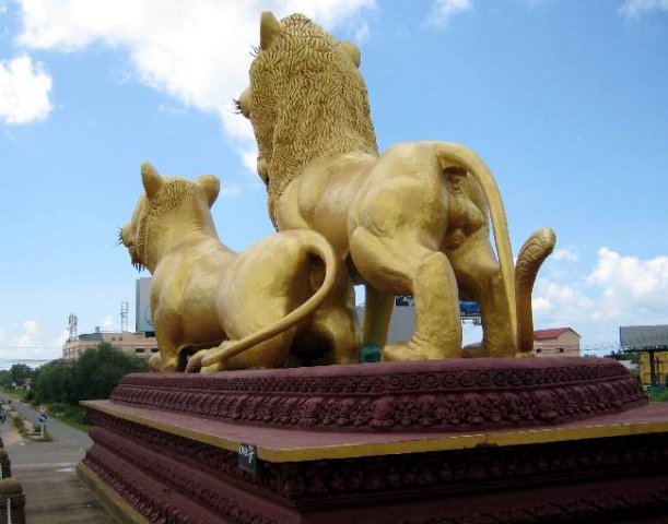 image 076-golden-lions-monument-roundabout-vimean-tao-meas-back-view-sihanoukvile-jpg