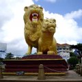 image 075-golden-lions-monument-roundabout-vimean-tao-meas-front-view-sihanoukvile-jpg