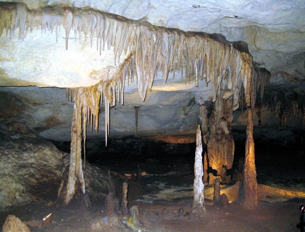 image 12-shawls-formation-stalactites-stalagmites-and-flowstone-in-background-jpg