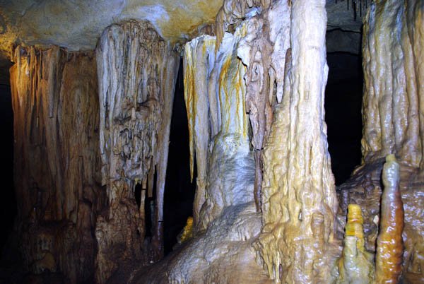 image 17-large-columns-formed-by-stalactites-joining-stalagmites-jpg