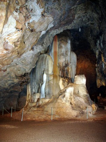 image 12-the-altar-combination-of-boulders-flowstone-and-stalagmites-covered-in-glittering-calcite-crystal-jpg