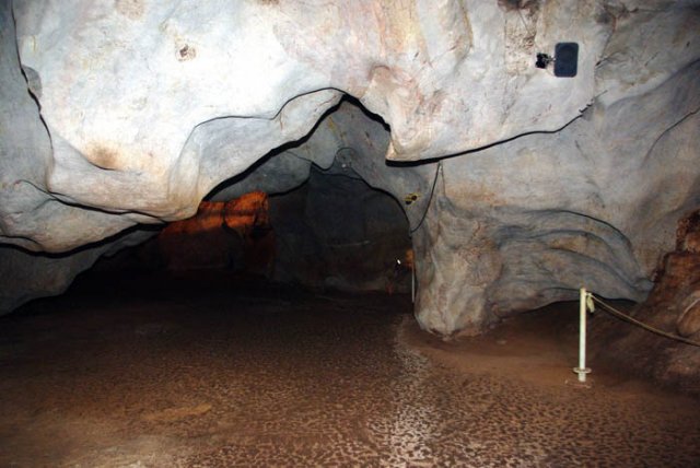 image 37-section-of-cave-flooded-in-1990-jpg