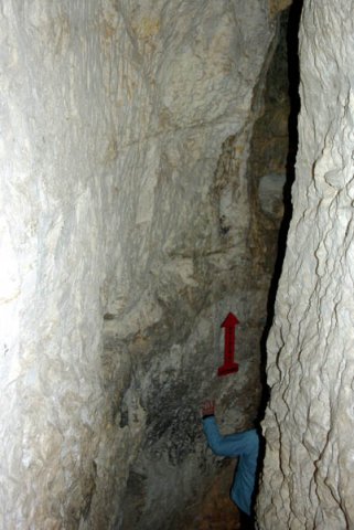image 07-arrow-pointing-to-original-cave-entrance-jpg