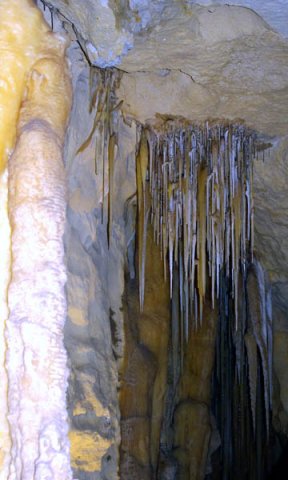 image 44-chandelier-stalactites-formation-jpg