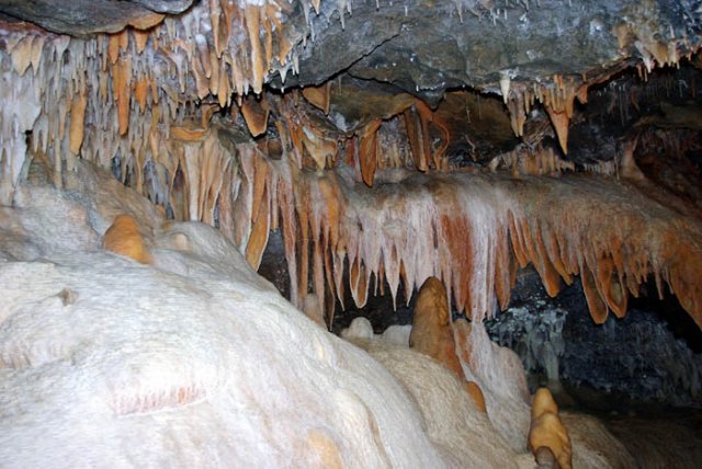 image 09-drapery-stalagmites-and-flowstone-formatiions-jpg