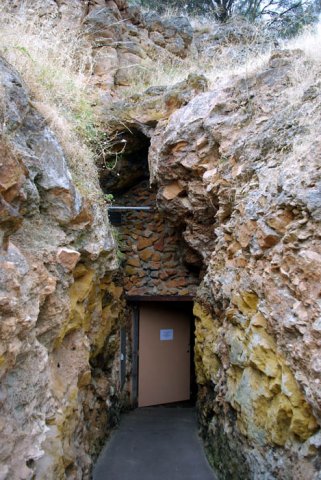image 02b-tantanoola-cave-entrance-jpg