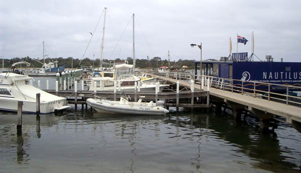 image 018-boats-alongside-nautilus-floating-dockside-restaurant-cunninghame-arm-lakes-entrance-jpg