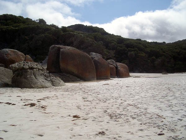 image 096-rocky-outcrop-squeaky-beach-jpg