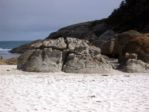 image 097-rocky-outcrop-squeaky-beach-jpg