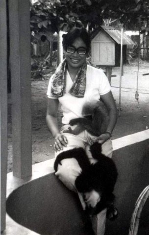 image 027-1970-with-2-cute-siamang-monkeys-at-pangkalan-brandan-sumatra-indonesia-jpg