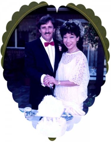 image 086b-1985-cutting-wedding-cake-jpg