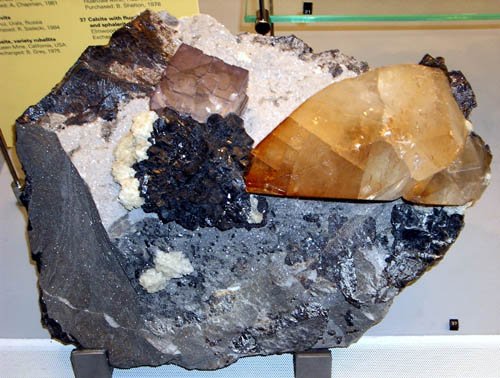 image calcite-with-fluorite-and-sphalerite-jpg