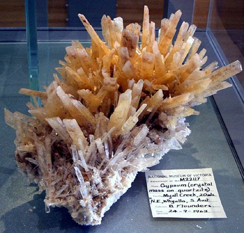 image gypsum-crystal-mass-on-quartzite-jpg