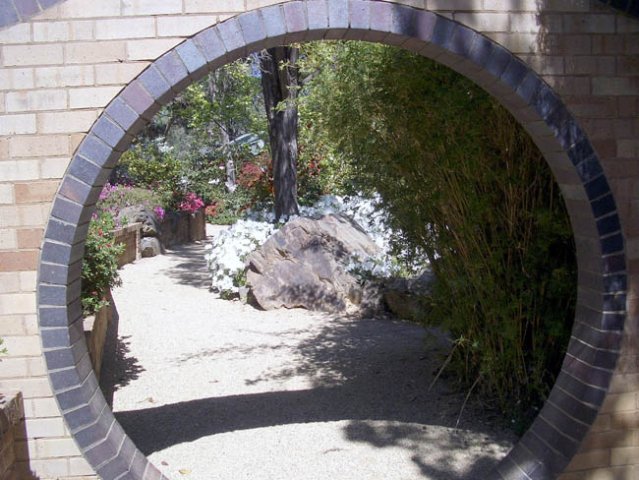 image wagga-wagga-05c-circular-archway-in-chinese-pavilion-botanic-gardens-jpg