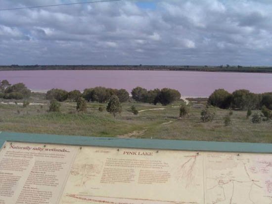 image gerang-gerung-pink-lake-1-jpg