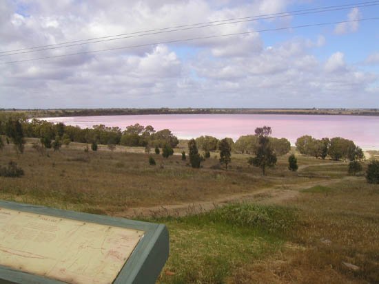 image gerang-gerung-pink-lake-2-jpg