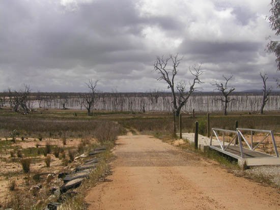 image tolondo-reservoir-drought-strickened-2002-jpg