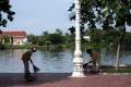 013-Street-sweepers-at-The-Front