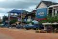 016-Yet-another-mobile-phone-store-Veal-Rinh