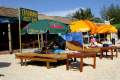 050-Masseuses-at-work-Ochheuteal-Beach