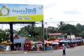 073-Night-market-during-the-day-Sihanoukvile