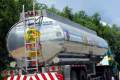 103-Road-reflected-on-back-of-petrol-tanker-National-Highway-4