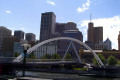Melbourne-Yarra-walkbridge
